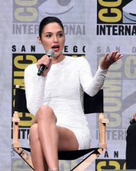 Justice-League-Comic-Con-2017-Panel-Q-A-Session-Signing-Tom-Lorenzo-Site-8